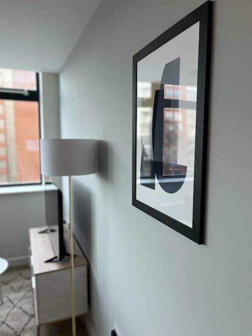 Fantastic One Bedroom Near Old Trafford Stadium Apartment