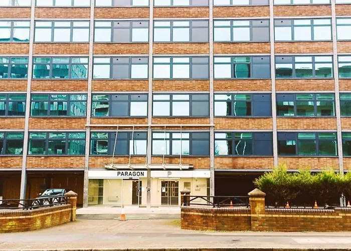 Fantastic One Bedroom Apartment Near Old Trafford Stadium